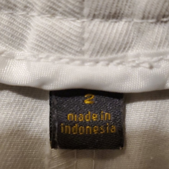 Shorts - Picture 3 of 4